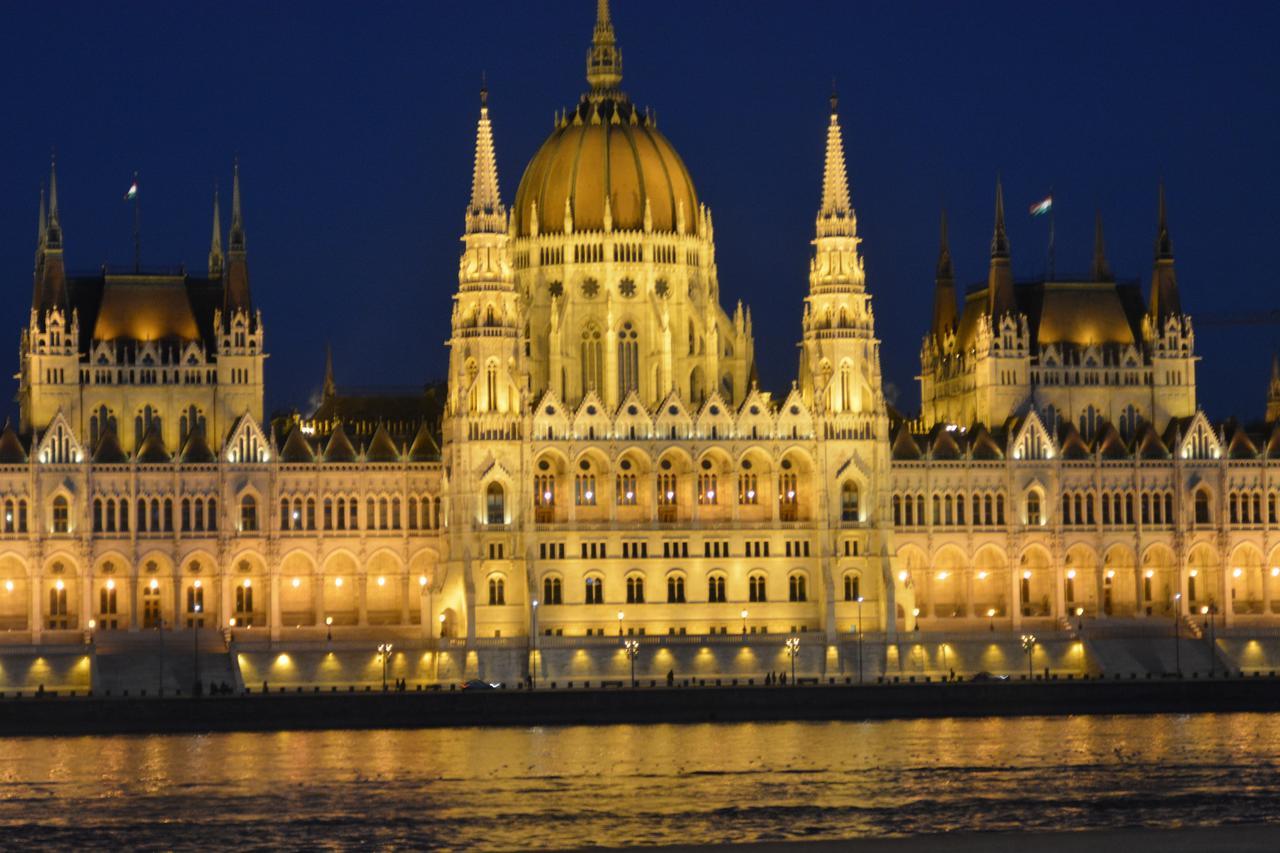 Poetyi Flat Budapeste Exterior foto